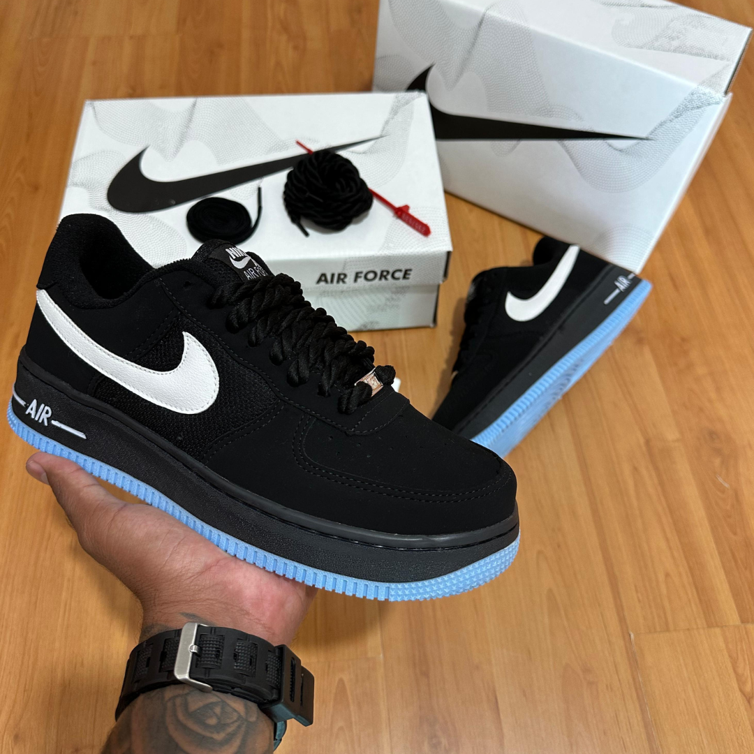 Nike Air Force 1 – Nobuk Preto/Celeste